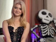 Monnyca - blond female webcam at ImLive