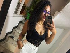 MoonBlackSs from xLoveCam