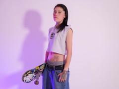 MorganWallen - female with brown hair webcam at LiveJasmin