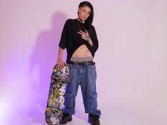 MorganWallen - female with brown hair webcam at LiveJasmin