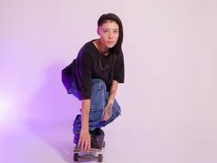 MorganWallen - female with brown hair webcam at LiveJasmin
