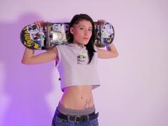 MorganWallen - female with brown hair webcam at LiveJasmin