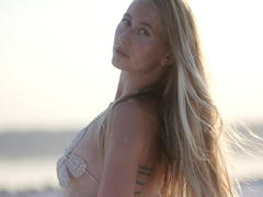 MovieStarI - blond female webcam at xLoveCam