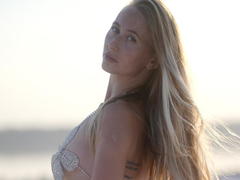 MovieStarI - blond female webcam at xLoveCam