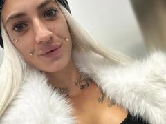 MrsSkinnyGoddess-hot - female with black hair webcam at xLoveCam
