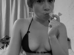 JustineBeaux548 - female with black hair webcam at ImLive