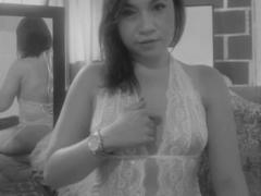 JustineBeaux548 - female with black hair webcam at ImLive