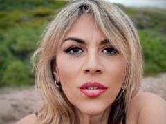 Maytena - female with brown hair webcam at xLoveCam