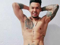 MuscleSexyOne from xLoveCam