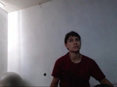 SlaveMuscled - female with brown hair webcam at ImLive