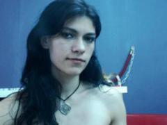 SlaveMuscled - female with brown hair webcam at ImLive