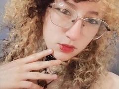 MussCake - blond female webcam at xLoveCam