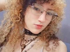 MussCake - blond female webcam at xLoveCam