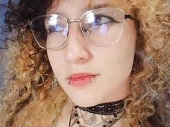 MussCake - blond female webcam at xLoveCam