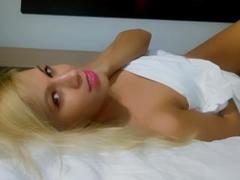 SweetMya - blond female webcam at xLoveCam