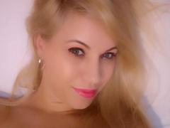 SweetMya from xLoveCam