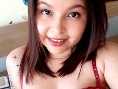 MyaLewis from xLoveCam