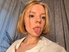 MyrleMogush - blond female webcam at xLoveCam