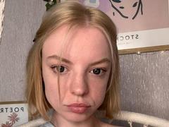 MyrleMogush - blond female webcam at xLoveCam