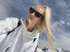 CathiGetsinger - female with brown hair webcam at LiveJasmin