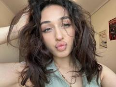MyrtieGolds - female webcam at xLoveCam