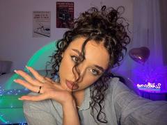 MyrtieGolds - female webcam at xLoveCam