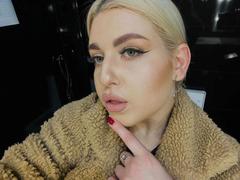 MysticPearl-hot from xLoveCam
