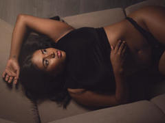 NadiaMcGoman - female with brown hair and  big tits webcam at LiveJasmin