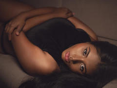 NadiaMcGoman - female with brown hair and  big tits webcam at LiveJasmin