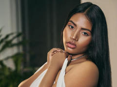 NadiaMcGoman - female with brown hair and  big tits webcam at LiveJasmin