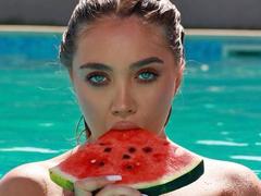 SophieWades - female with brown hair and  big tits webcam at LiveJasmin