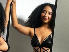 NahomiMeilleur - female with black hair webcam at xLoveCam