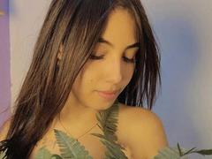 NailaIsaa from xLoveCam