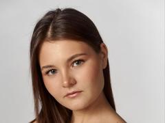 NakishaPanchal - female with brown hair webcam at xLoveCam