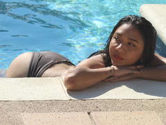 NanaMilan - female with brown hair webcam at xLoveCam