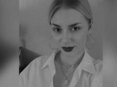 NaomiFlirt - female webcam at xLoveCam