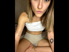 NaomiOne - female with brown hair webcam at xLoveCam
