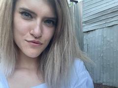 NaomiOne - female with brown hair webcam at xLoveCam