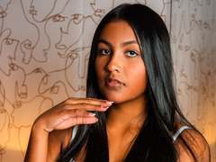 NaomiRios915 - female with black hair webcam at ImLive