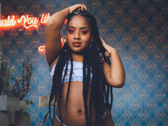 NaomyFoxy - female with black hair webcam at xLoveCam
