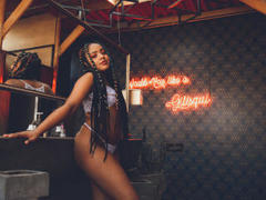 NaomyFoxy - female with black hair webcam at xLoveCam