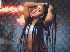NaomyFoxy - female with black hair webcam at xLoveCam