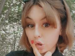 NatalinaMua - blond female webcam at xLoveCam