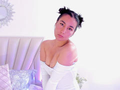 Derieri from xLoveCam