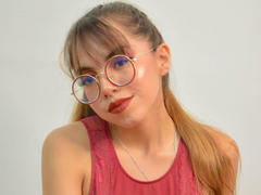 NaturalMariaHun - female with brown hair webcam at xLoveCam