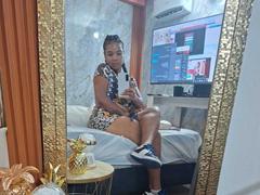 NaturaleBonyy - female with brown hair webcam at xLoveCam