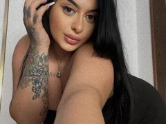 NayaNoir - female with brown hair and  big tits webcam at xLoveCam