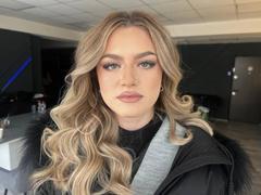 NayaQuinn - blond female webcam at xLoveCam