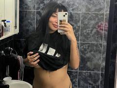 NegraDeedee - female with brown hair webcam at xLoveCam