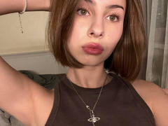 NellieHeimer - female with brown hair webcam at xLoveCam